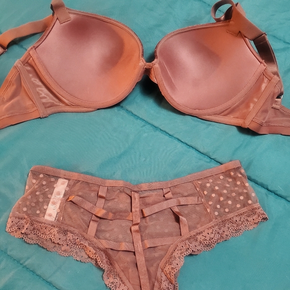 Victoria Secret - Very Sexy Bra & Panty Set - Picture 3 of 12